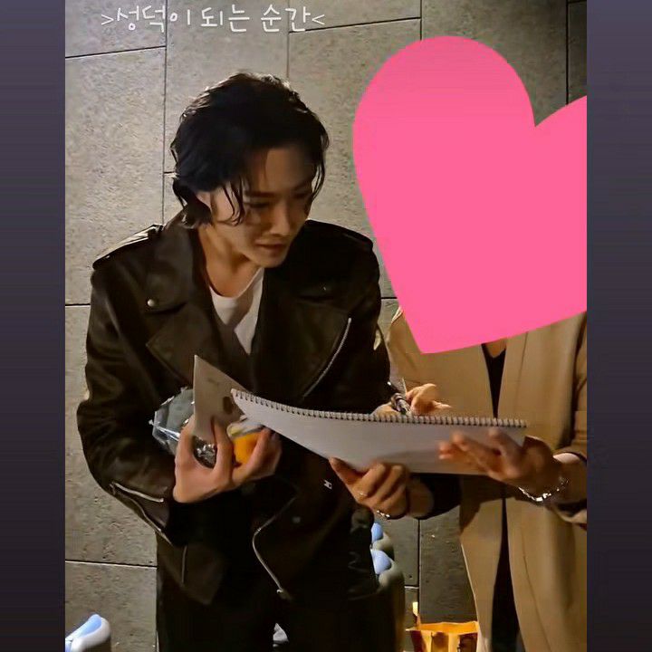 A moment captured by a fan of Lee Jongwon