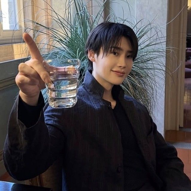 Recent activity shot of Lee Jongsuk