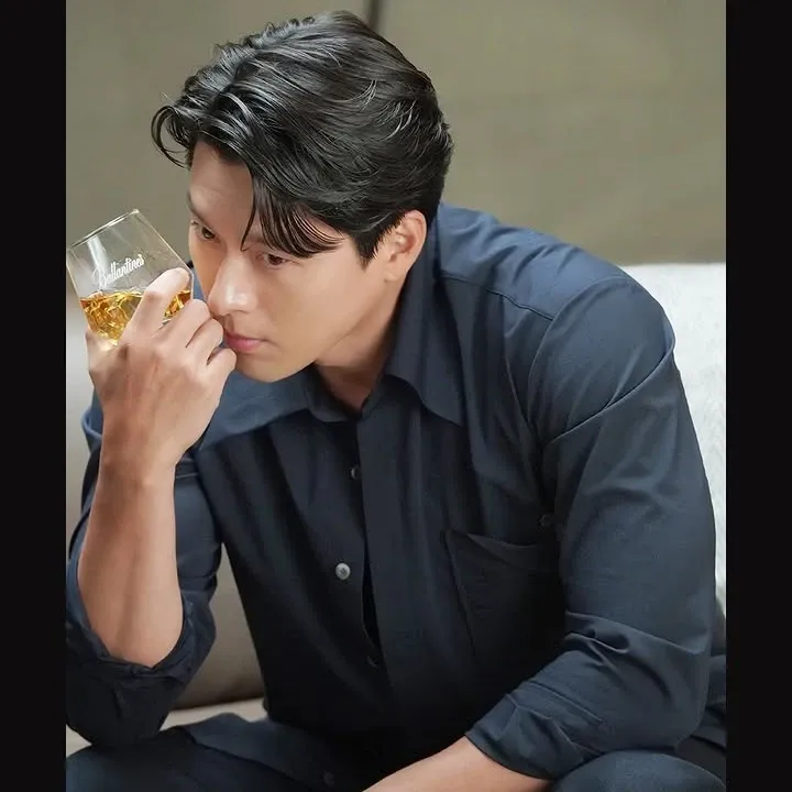 Momen yang diabadikan oleh penggemar Hyun Bin