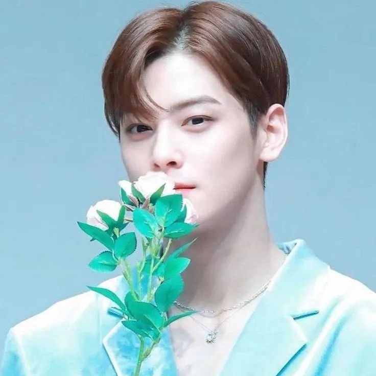 Behind-the-scenes cut of Cha Eunwoo