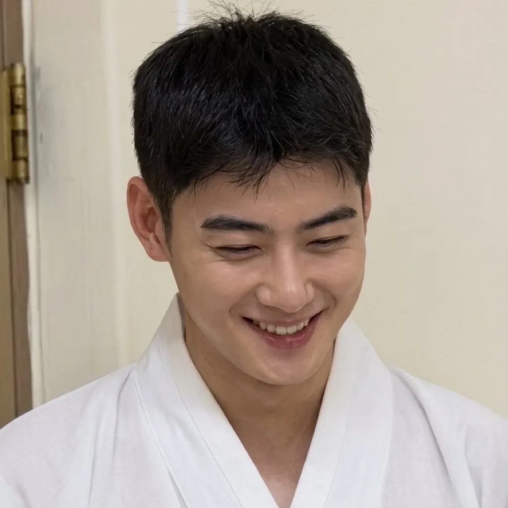 Latest photo of Cha Eunwoo