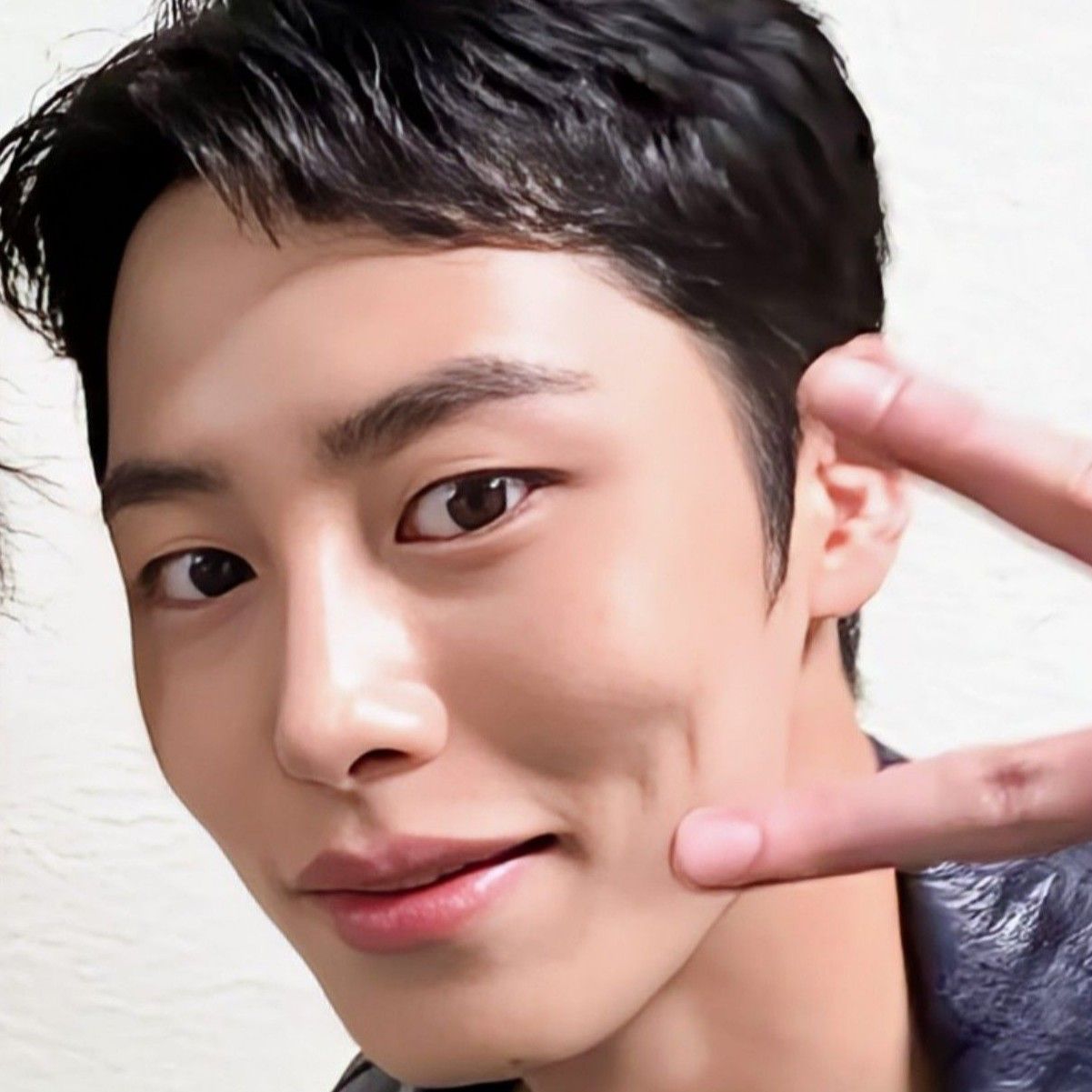 Recent activity shot of Lee Jaewook