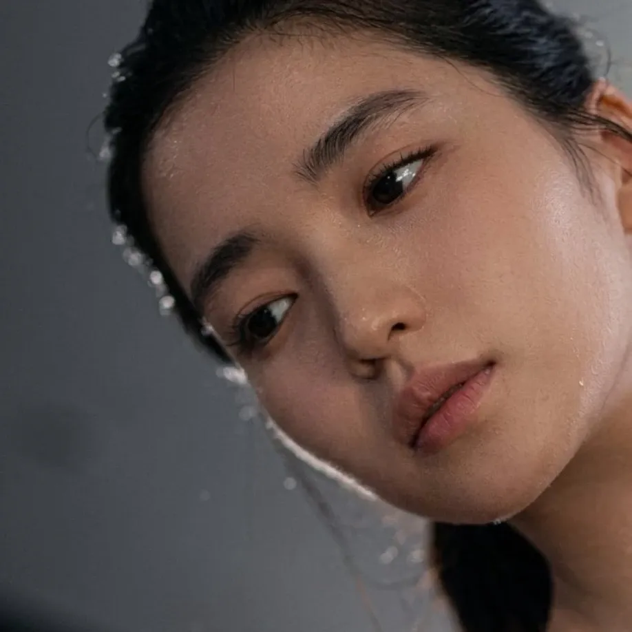 Behind-the-scenes cut of Kim Taeri