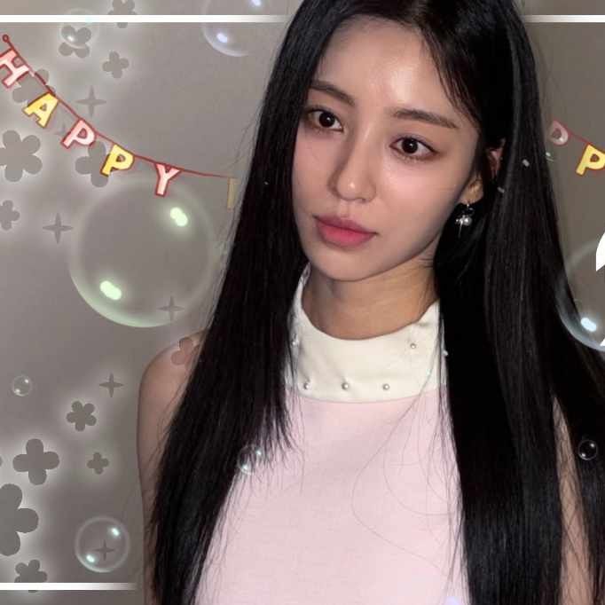 Behind-the-scenes cut of Kang Minah