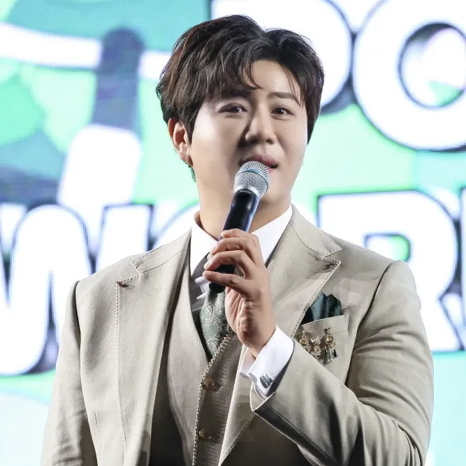 チン・ヘソンの最近の活動ショット