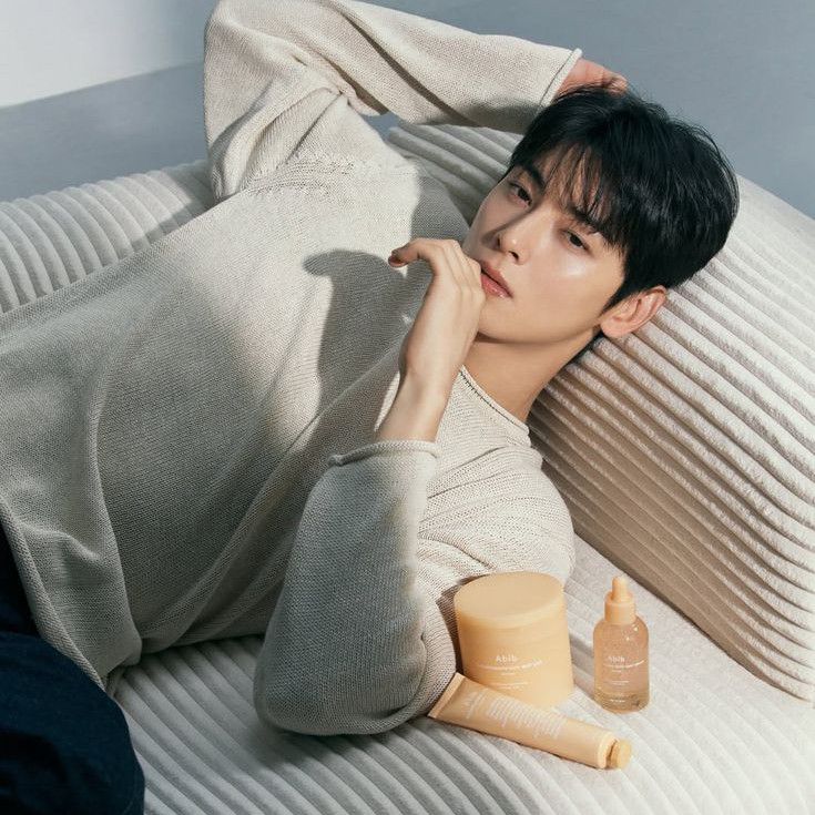 A moment captured by a fan of Cha Eunwoo