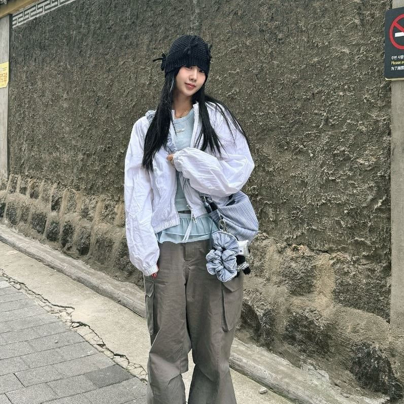 Behind-the-scenes cut of Kang Hyeyeon