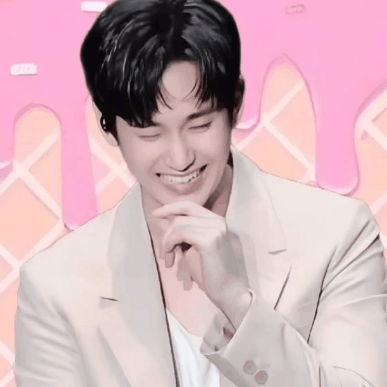 Behind-the-scenes cut of Kim Soohyun