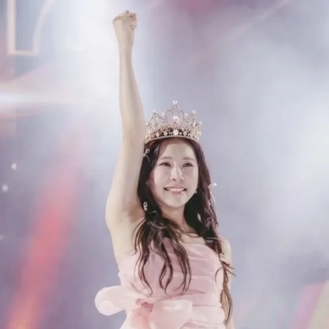A moment captured by a fan of Huh Chanmi