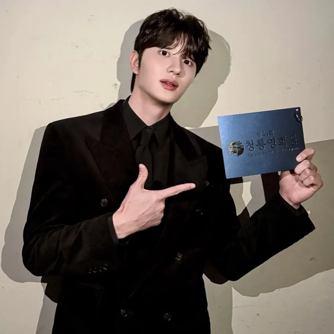 A moment captured by a fan of Kim Jaewon