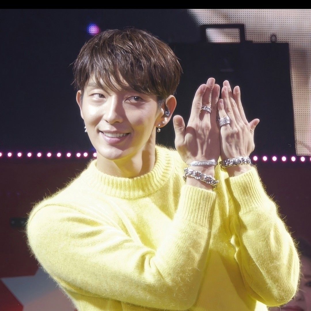 A moment captured by a fan of Lee Joongi