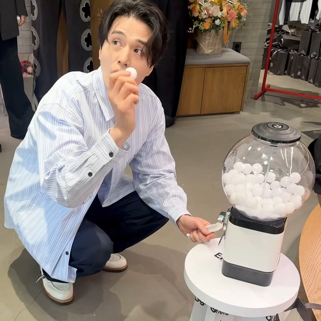 Behind-the-scenes cut of Lee Dongwook