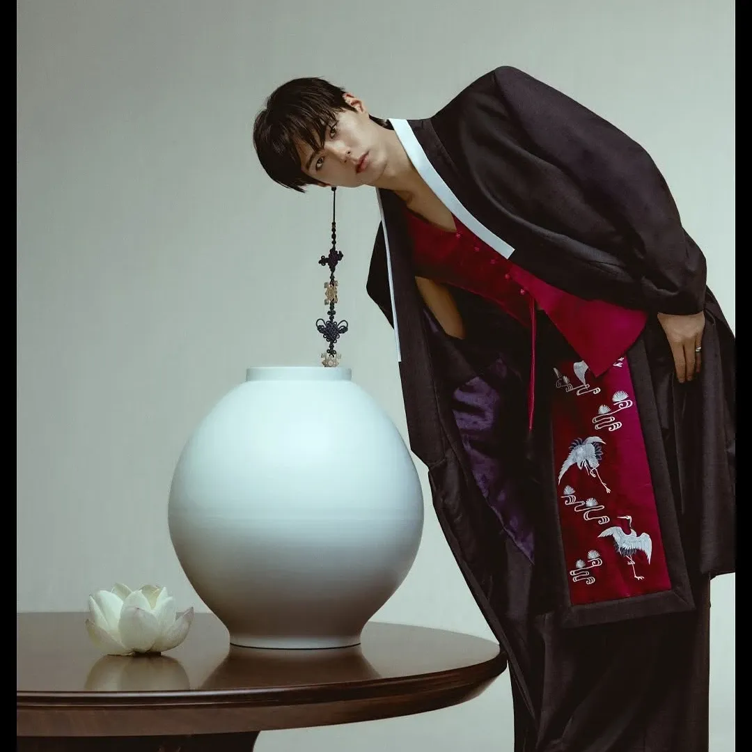 Recent activity shot of Park Bogum