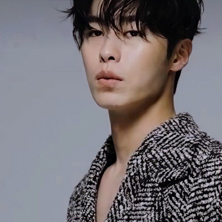 Behind-the-scenes cut of Lee Jaewook