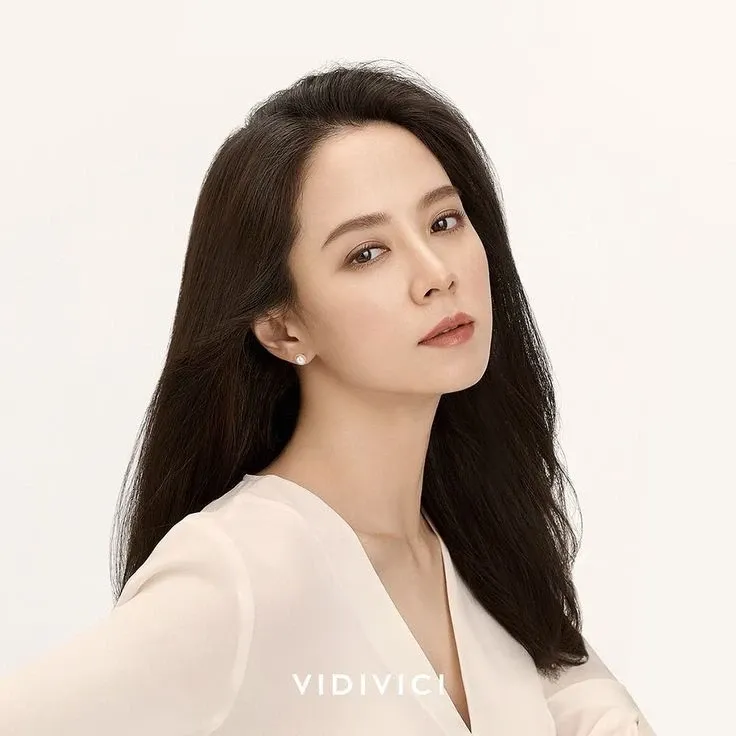 Cuplikan di balik layar dari Song Jihyo
