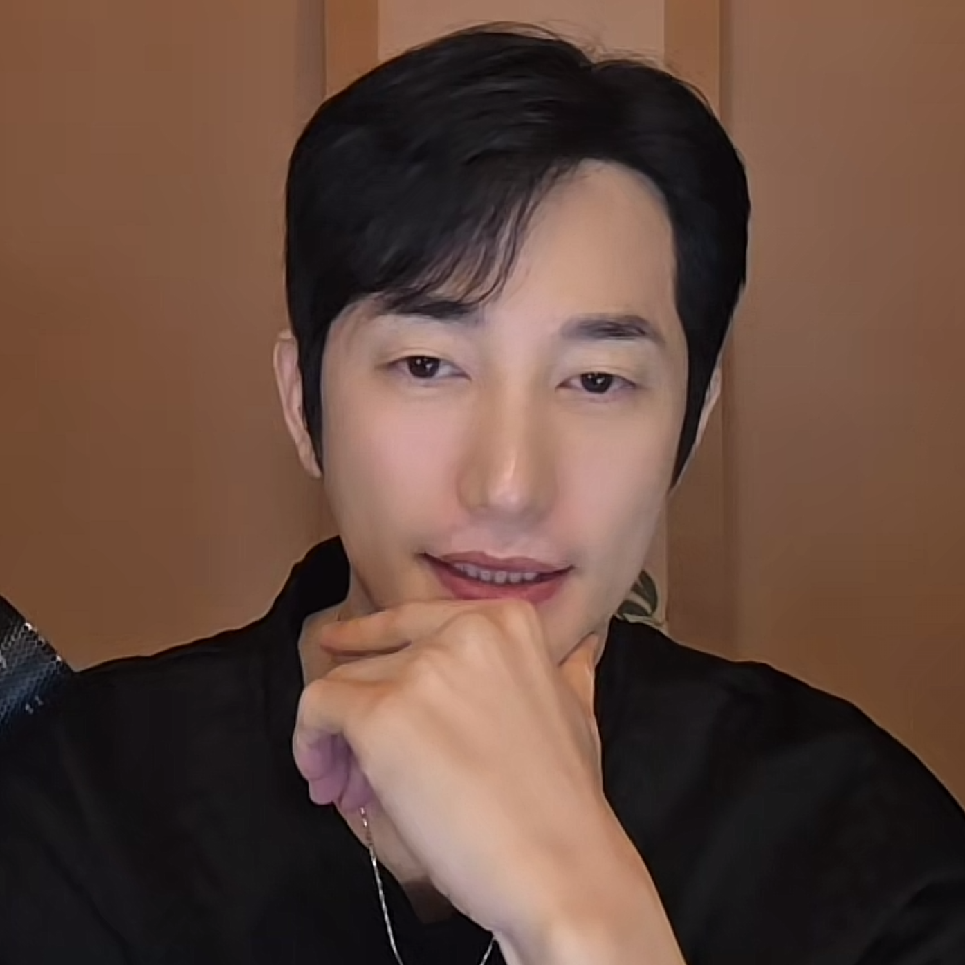 Behind-the-scenes cut of Park Sihoo
