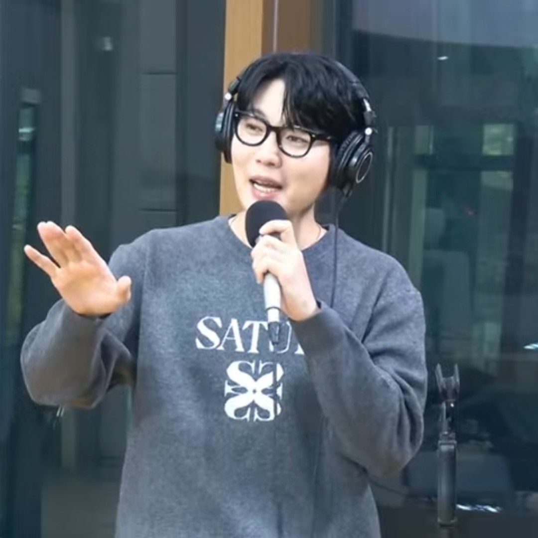 A moment captured by a fan of Son Taejin