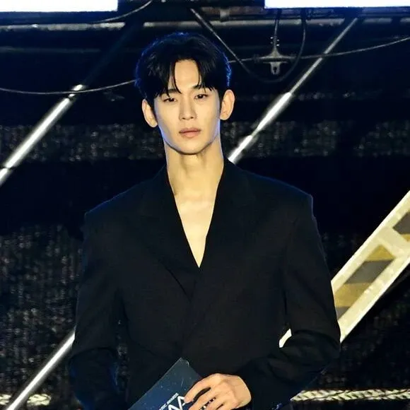 A moment captured by a fan of Kim Soohyun