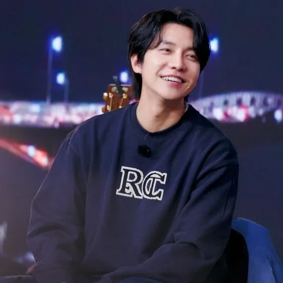 Behind-the-scenes cut of Lee Seunggi