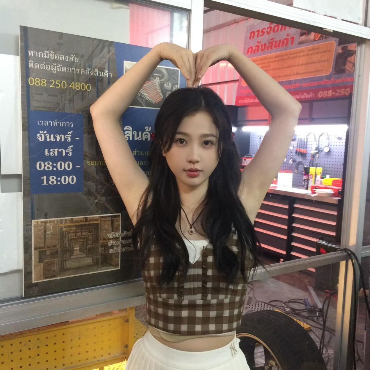 A moment captured by a fan of Esther Yu