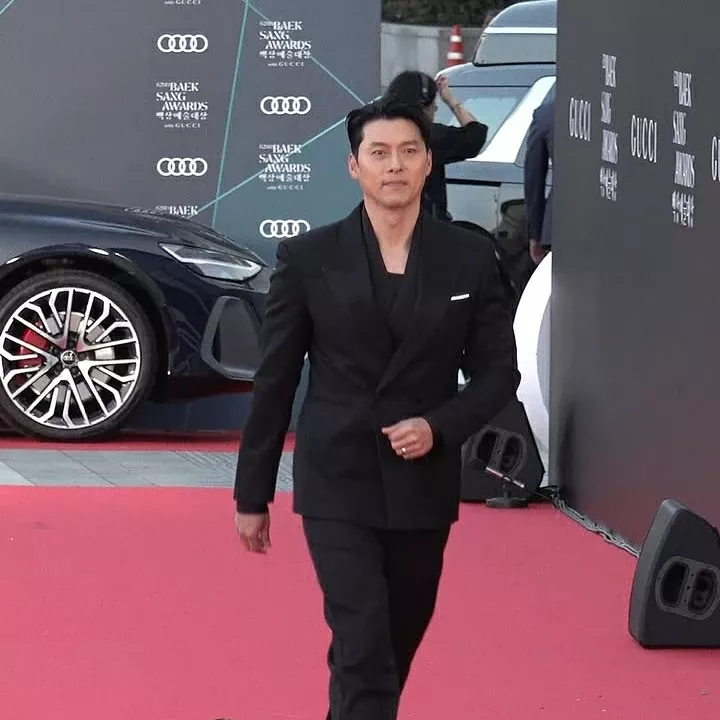 Momen yang diabadikan oleh penggemar Hyun Bin