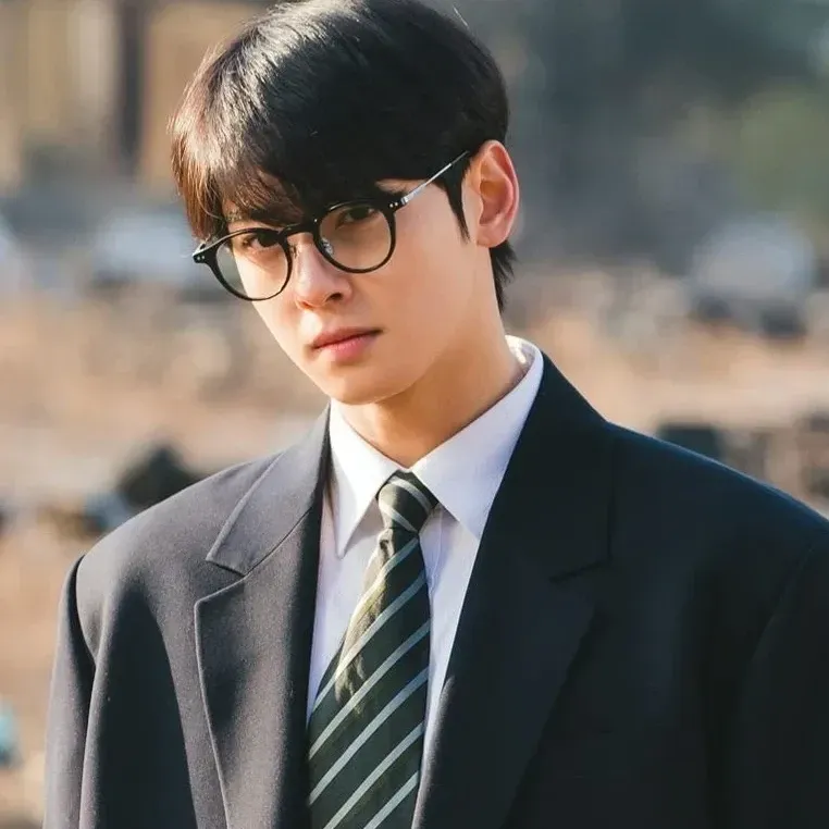Behind-the-scenes cut of Cha Eunwoo