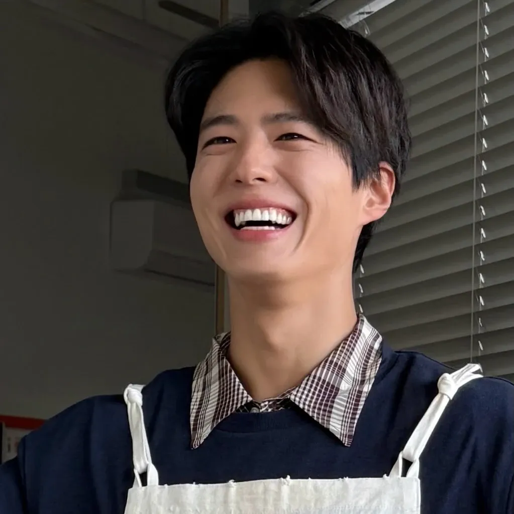 A moment captured by a fan of Park Bogum