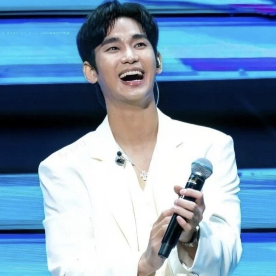 Behind-the-scenes cut of Kim Soohyun