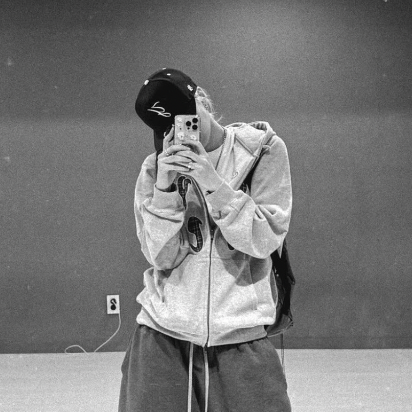 A moment captured by a fan of BADA