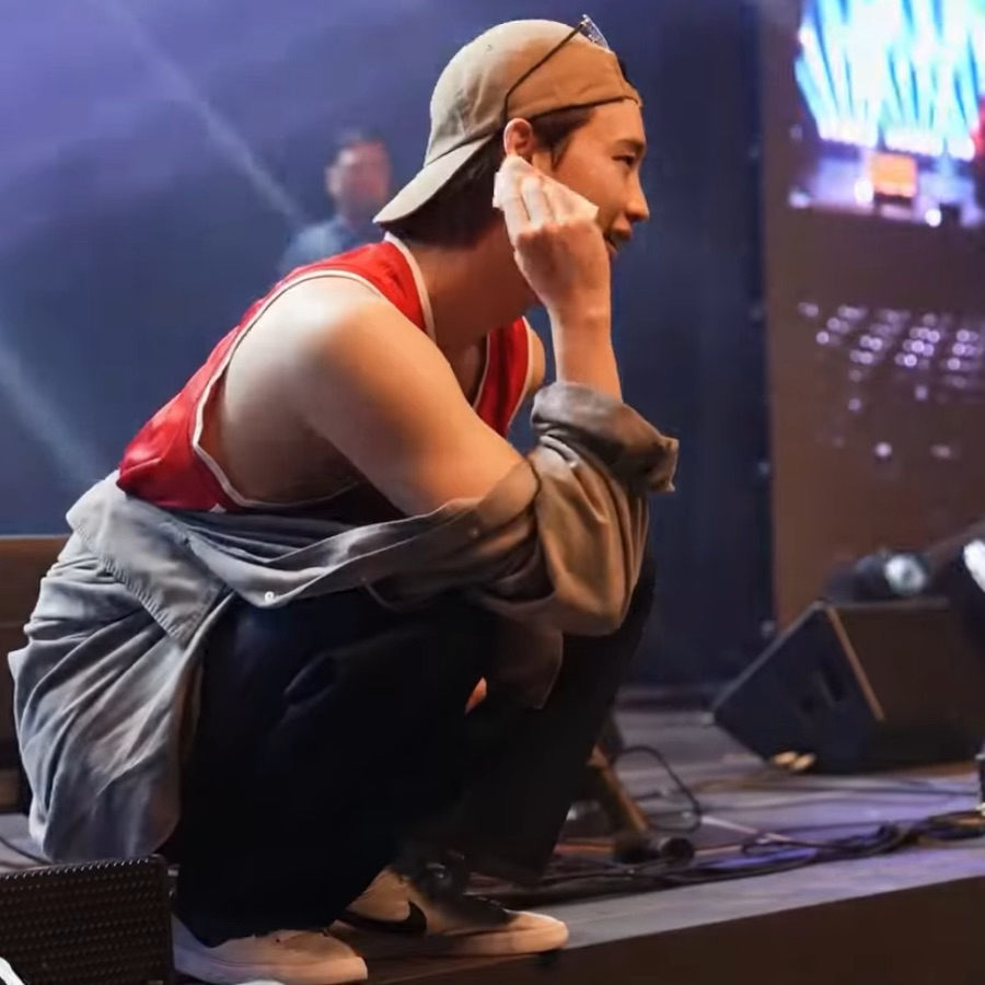 A moment captured by a fan of Lee Jongsuk