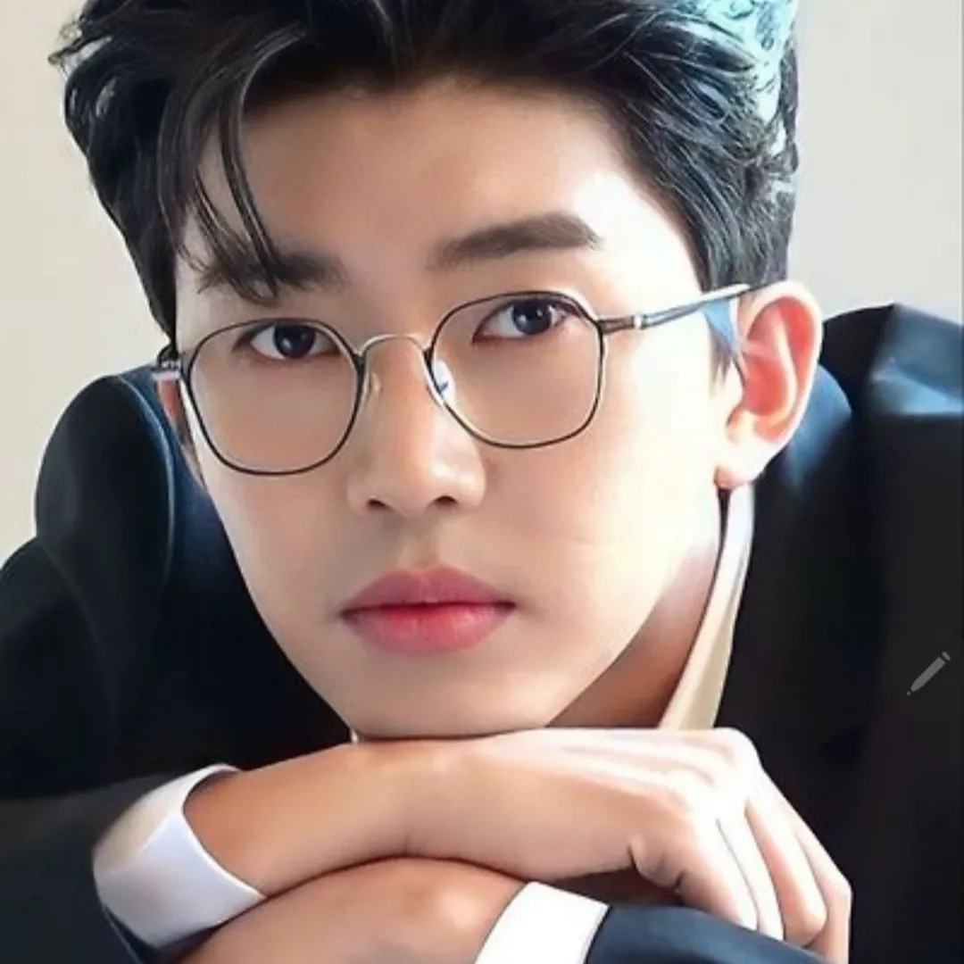 Behind-the-scenes cut of Lim Youngwoong