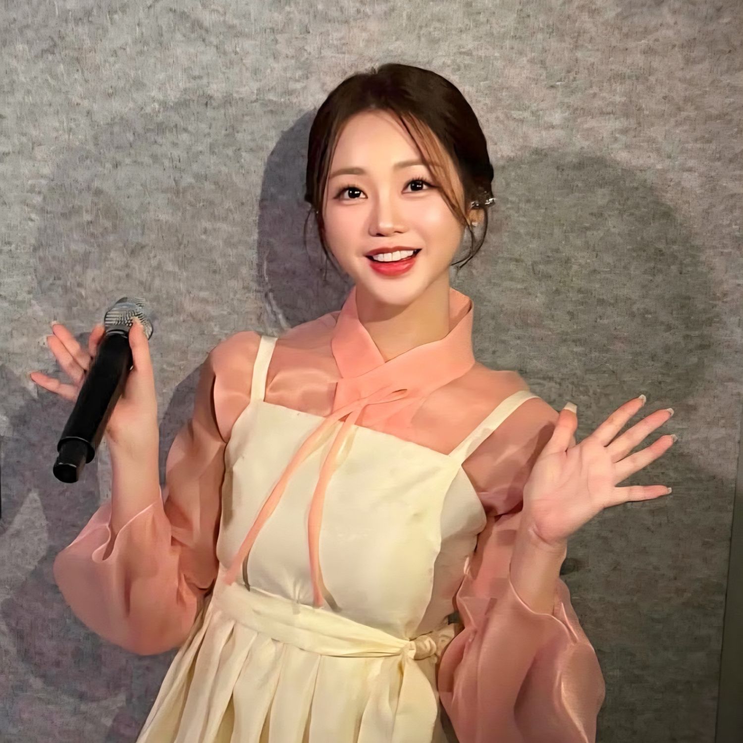 홍지윤의 최신 사진