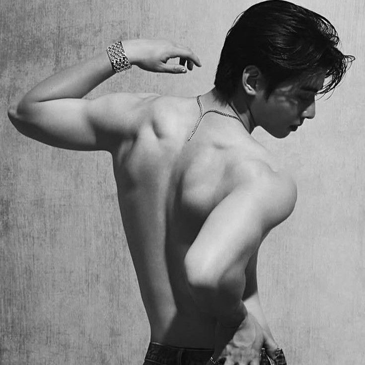 Latest photo of Cha Eunwoo