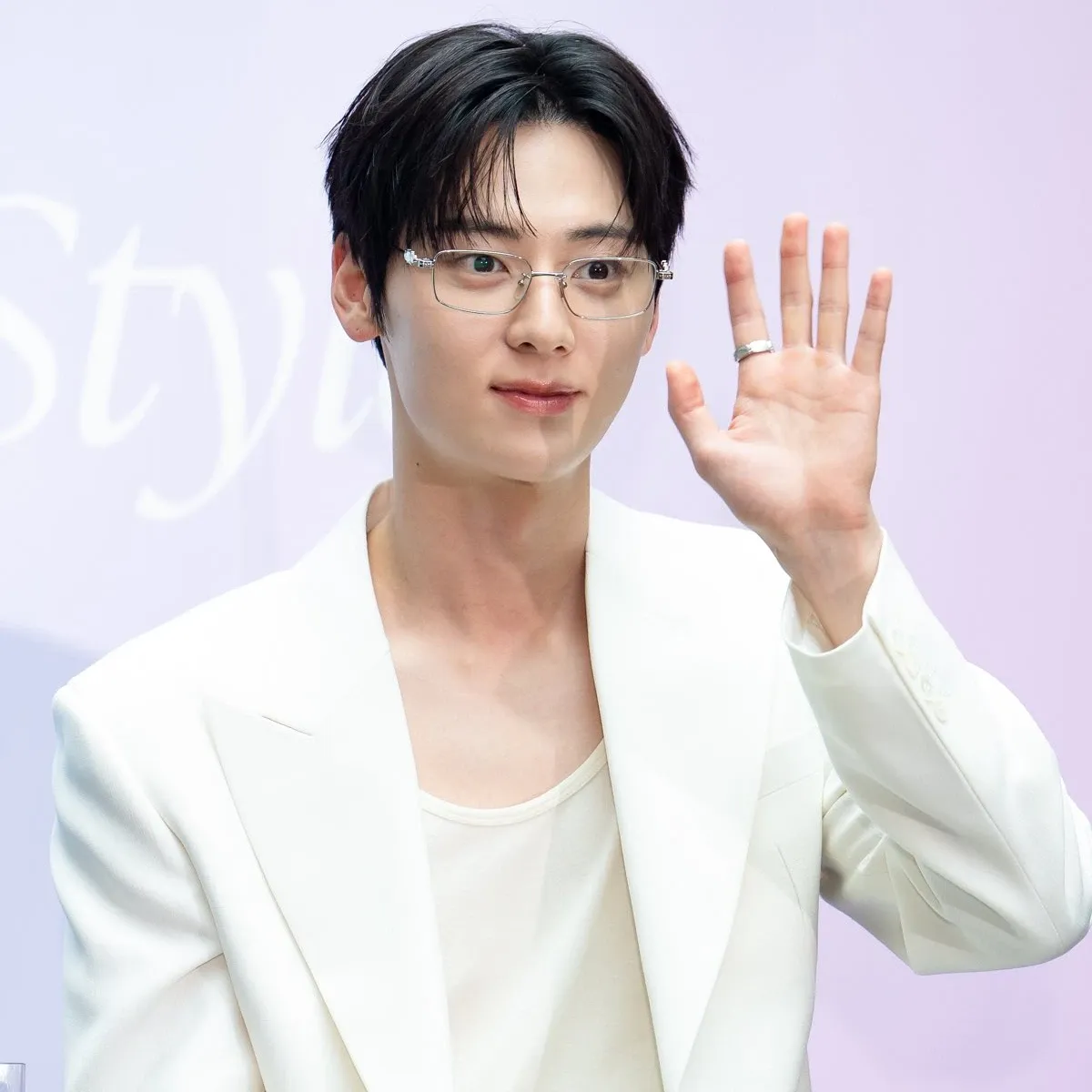 A moment captured by a fan of Hwang Minhyun