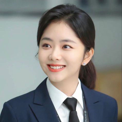 粉丝拍下的谭松韵瞬间