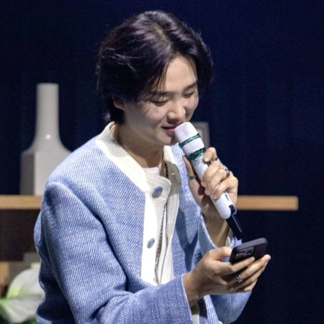 Recent activity shot of Song Minjun
