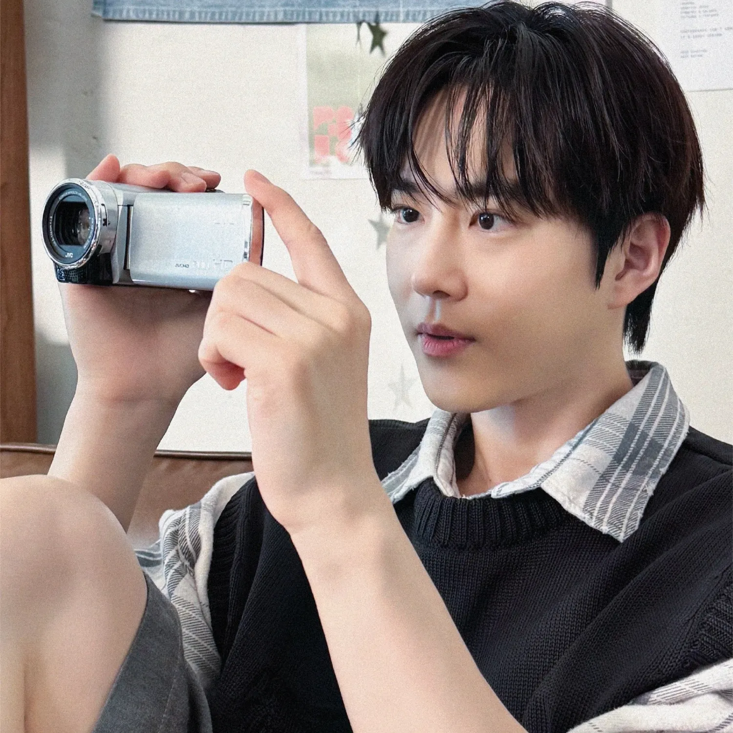 Behind-the-scenes cut of Suho