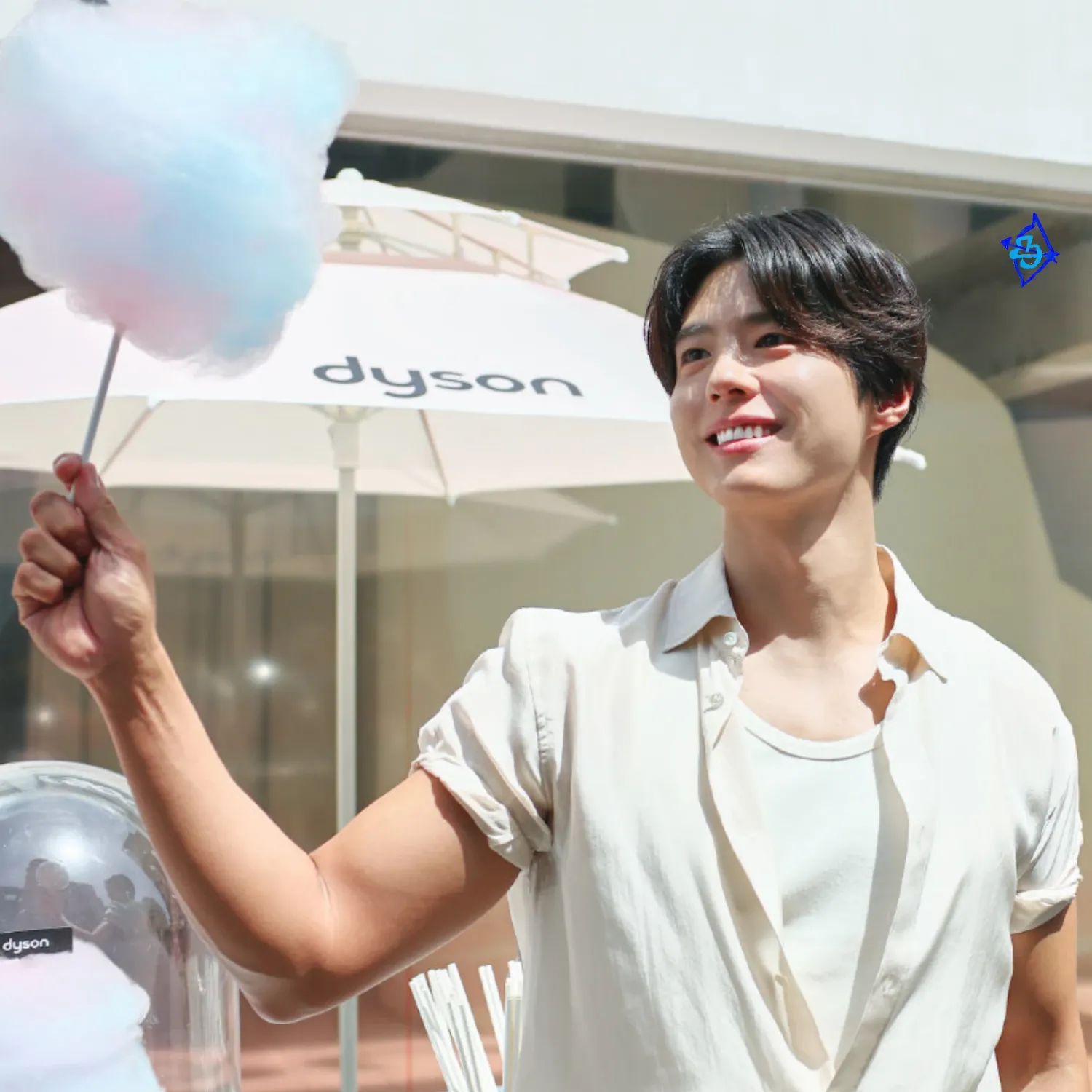 Behind-the-scenes cut of Park Bogum