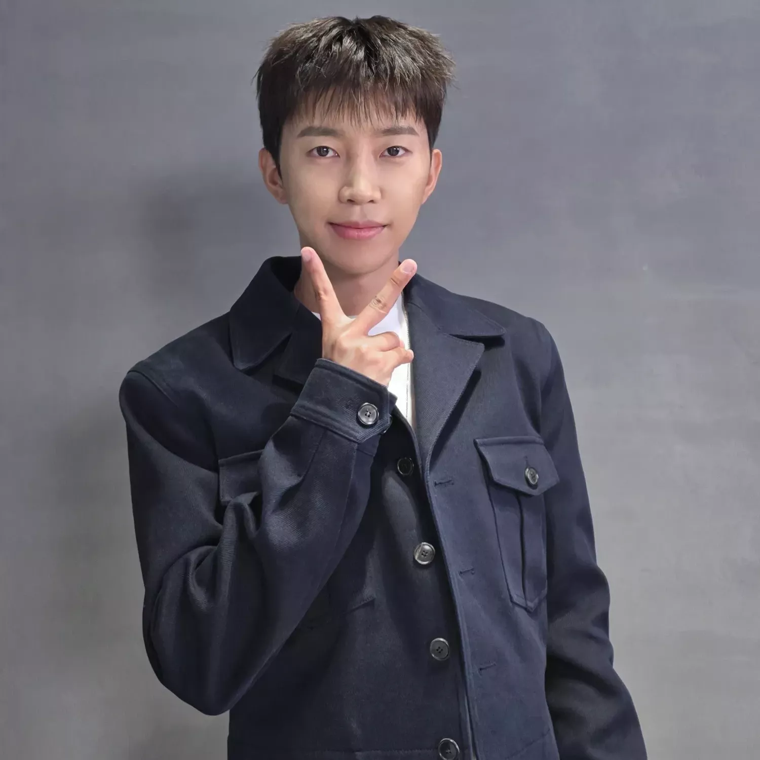 Behind-the-scenes cut of Lim Youngwoong