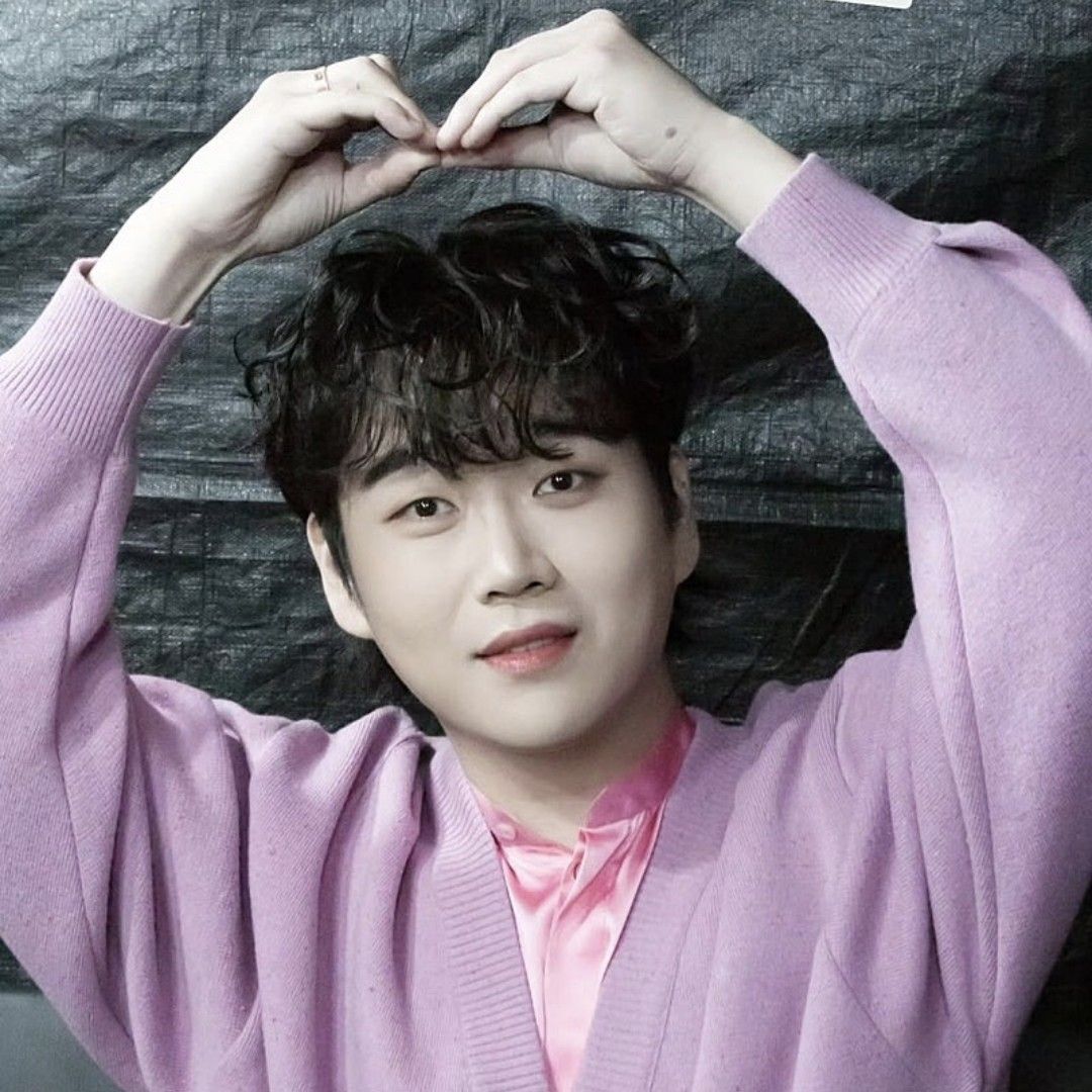 Behind-the-scenes cut of Hwang Youngwoong