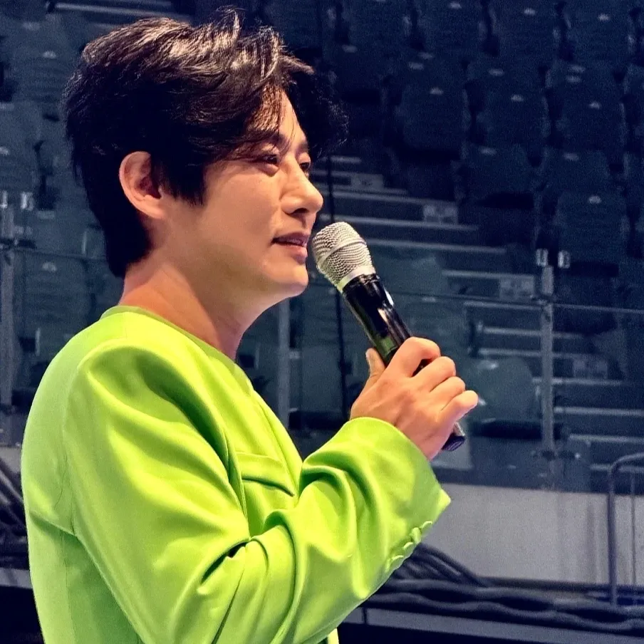 A moment captured by a fan of Kang Moonkyung