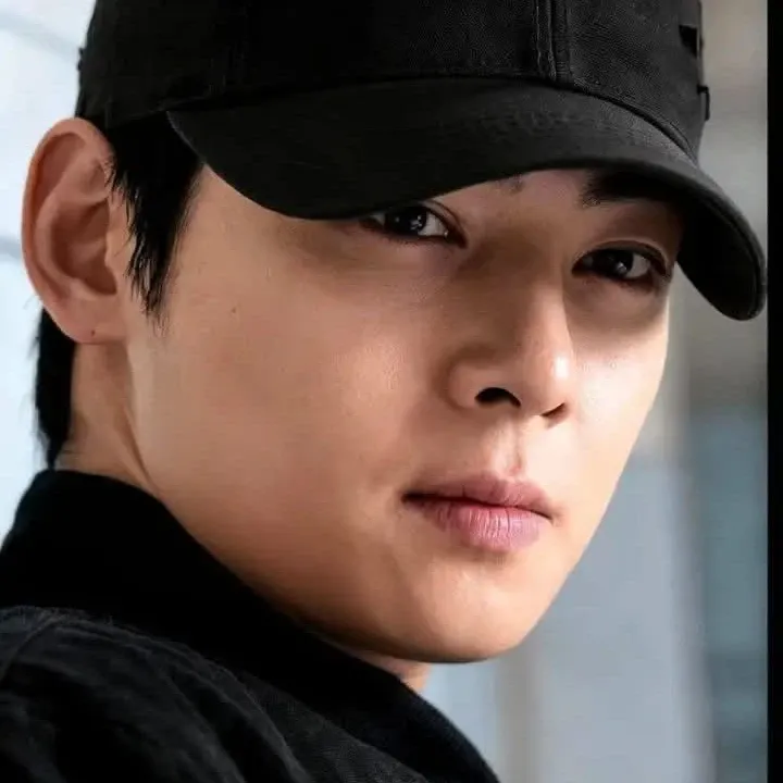Recent activity shot of Cha Eunwoo