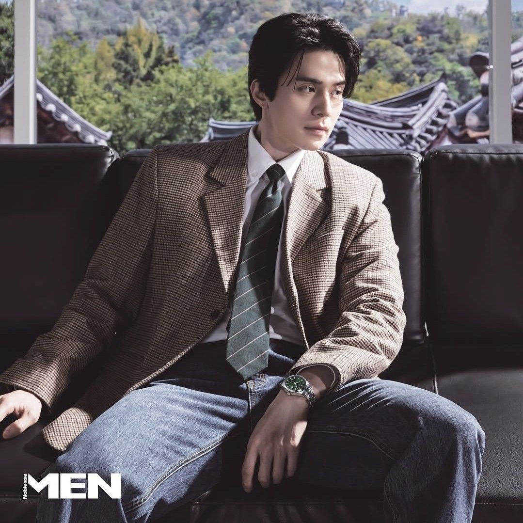 Recent activity shot of Lee Dongwook