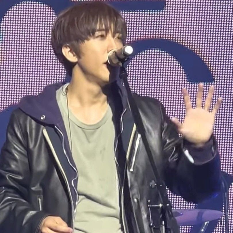 Recent activity shot of Lee Seungyoon