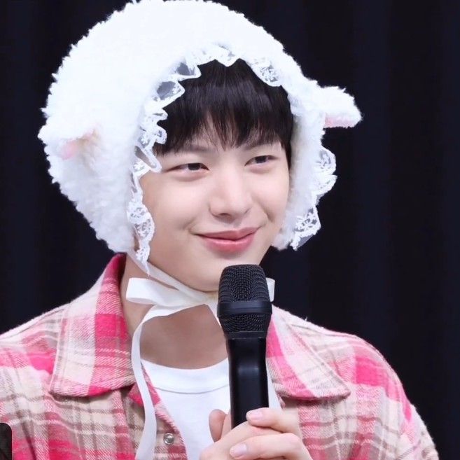 Recent activity shot of Yook Sungjae