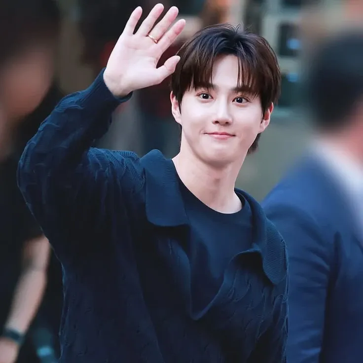 A moment captured by a fan of Suho