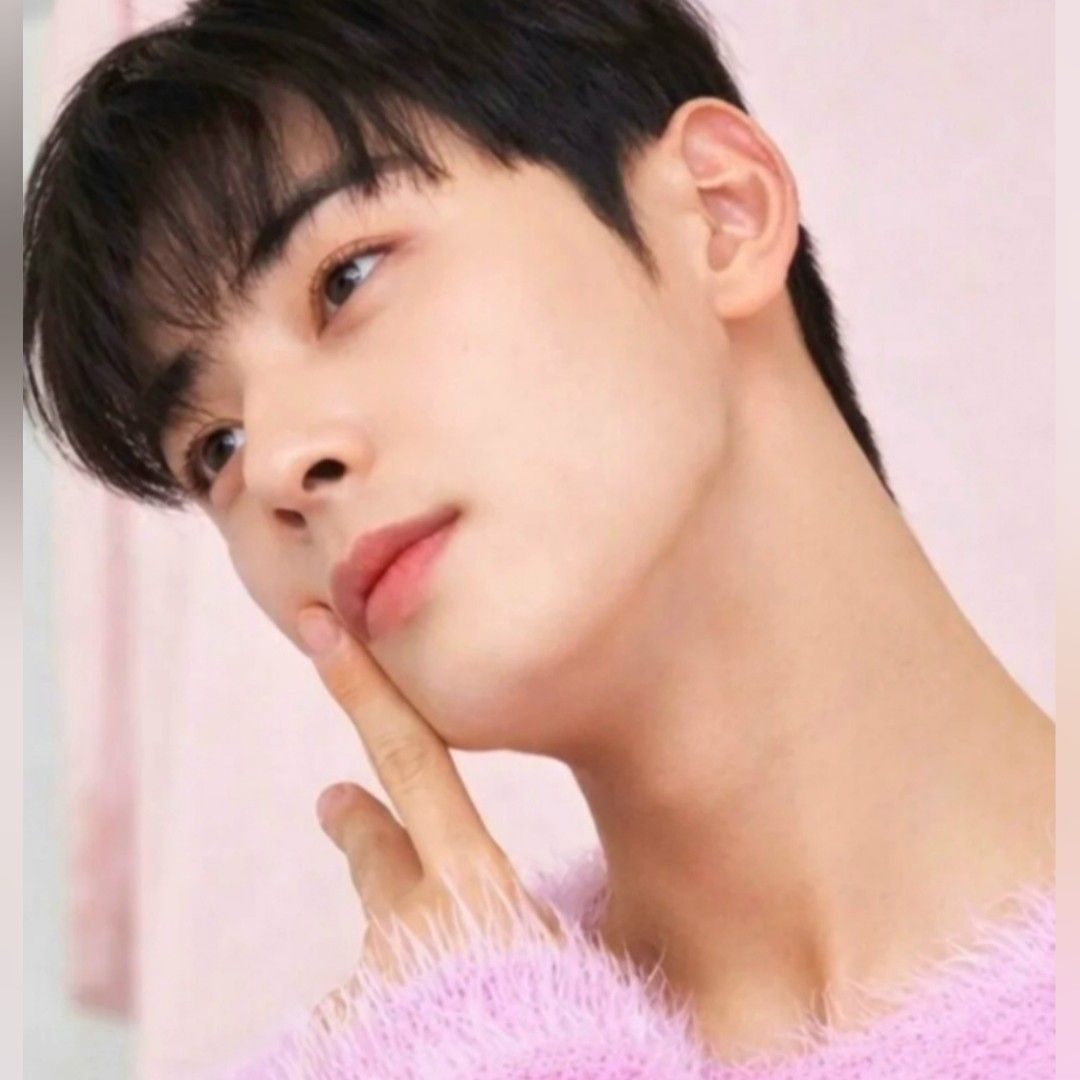 Behind-the-scenes cut of Cha Eunwoo