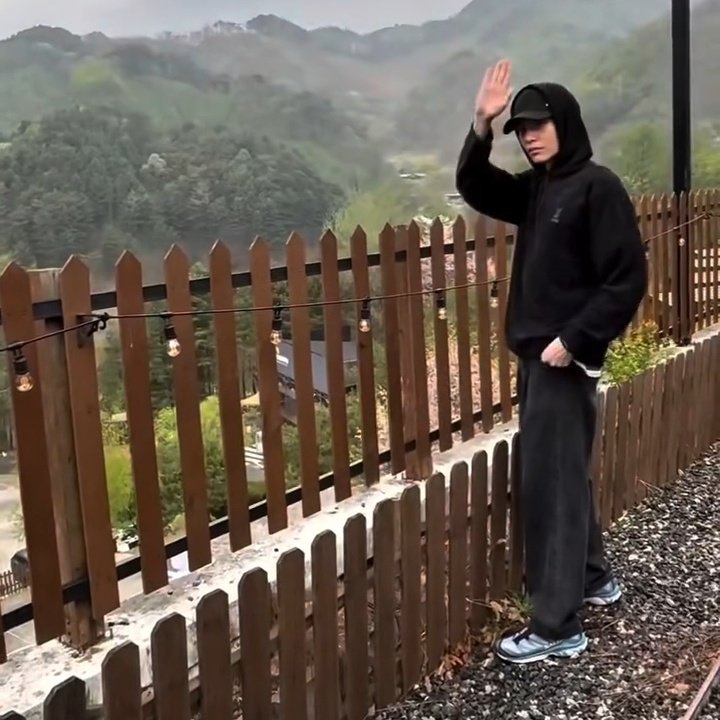 Behind-the-scenes cut of Lee Minki
