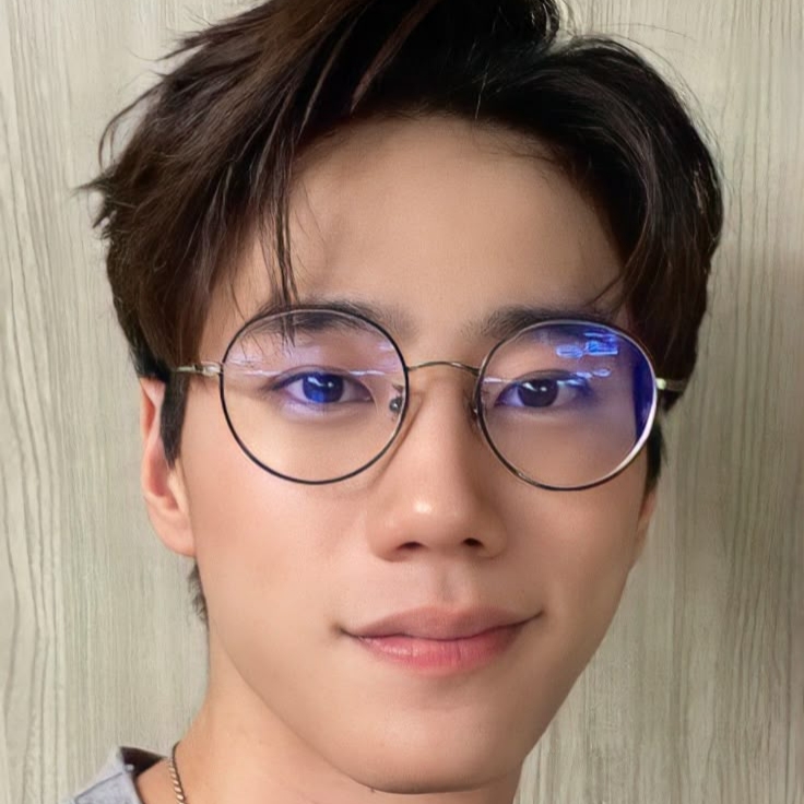 Behind-the-scenes cut of Lee Junyoung