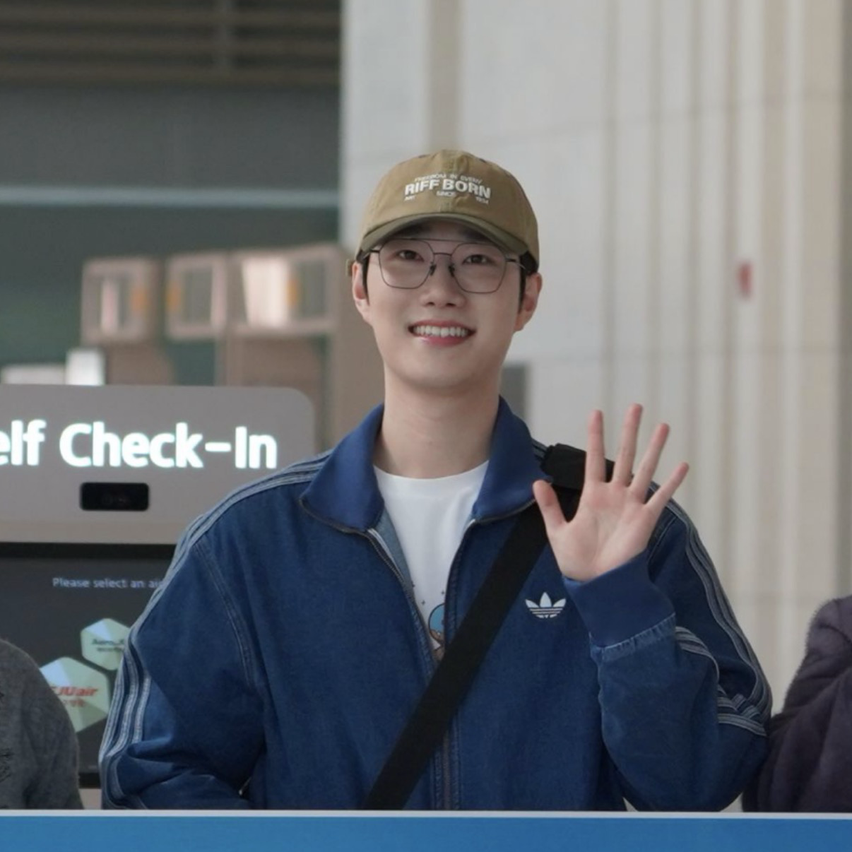 Behind-the-scenes cut of Gong Hoon